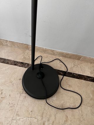 Lámpara de pie IKEA HEKTAR gris oscuro 