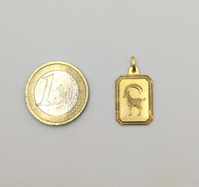 Colgante Capricornio oro de 18k, 2.17 g.