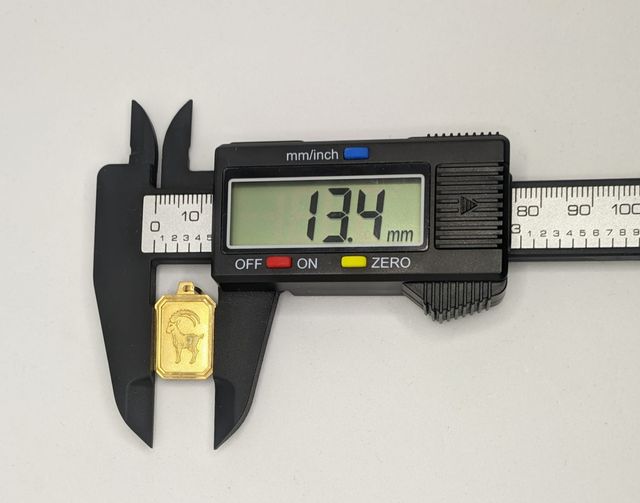 Colgante Capricornio oro de 18k, 2.17 g.