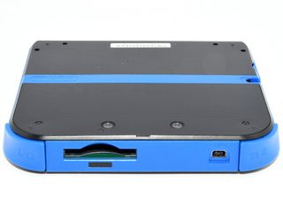 Nintendo 2DS Negra y Azul + Mario Kart 7