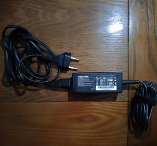ORDENADOR PORTÁTIL TOSHIBA NEGRO Y AZUL 