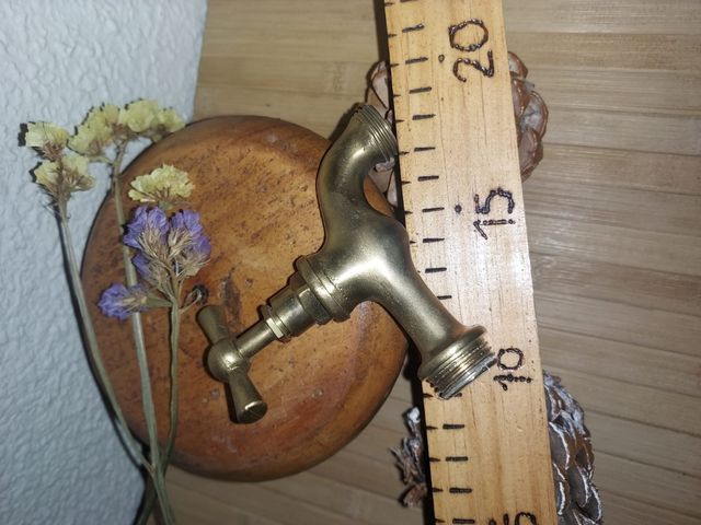 Rubinetto antico in ottone