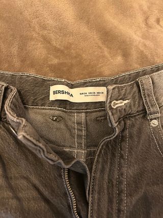 Bermuda Bershka gris Talla 34