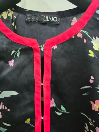 Blusa Liu Jo floral negra