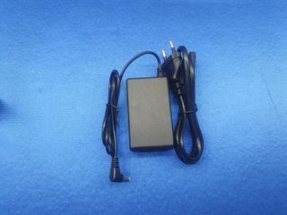CONSOLA PSP SLIM 3000 COMPLETA IMPOLUTA CARGADOR