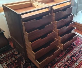 Cajoneras de madera color sapeli
