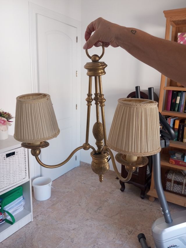 Lámpara de bronce dorada con 2 apliques