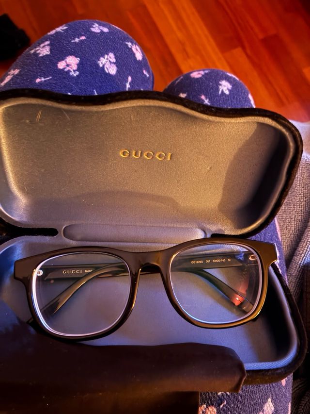 Gafas Gucci Negras y Doradas
