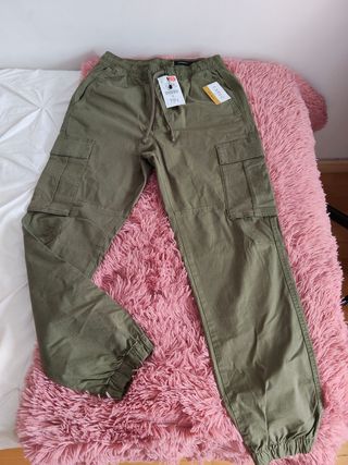 Pantalón cargo verde militar  talla S