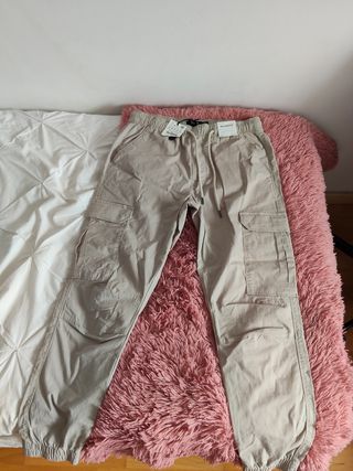 Pantalón cargo beige hombre