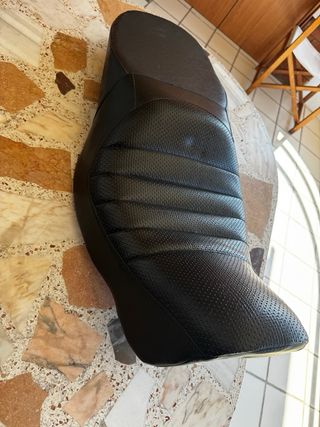 Asiento Harley Davidson 883R Original