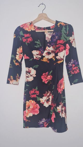 Vestido Zara floral manga 3/4 con fruncido lateral