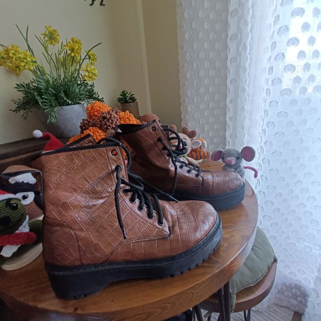 Botines marrones con textura