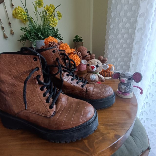 Botines marrones con textura