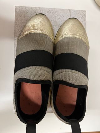 Sneakers donna oro e argento.