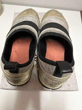 Sneakers donna oro e argento.