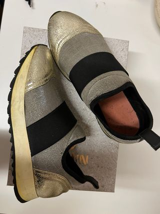 Sneakers donna oro e argento.