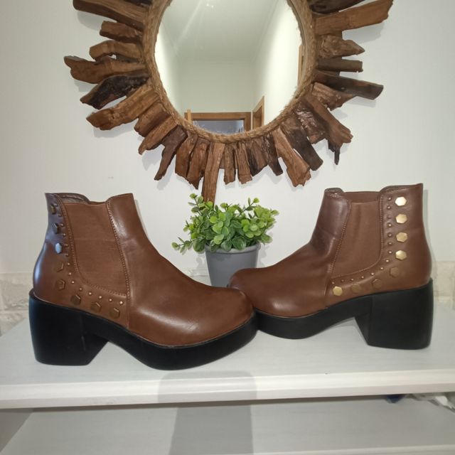 Botines marrones con tachuelas NUEVAS