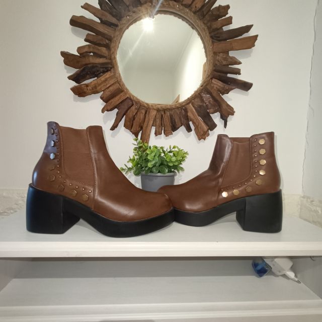 Botines marrones con tachuelas NUEVAS