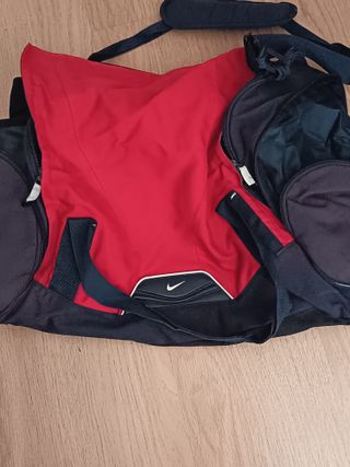 Bolsa deportiva Nike.