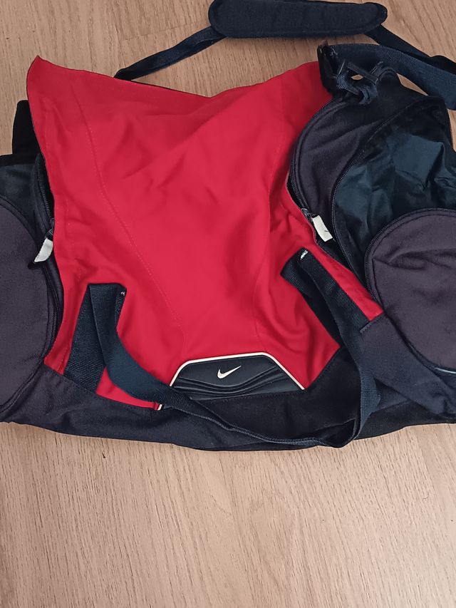 Bolsa deportiva Nike.