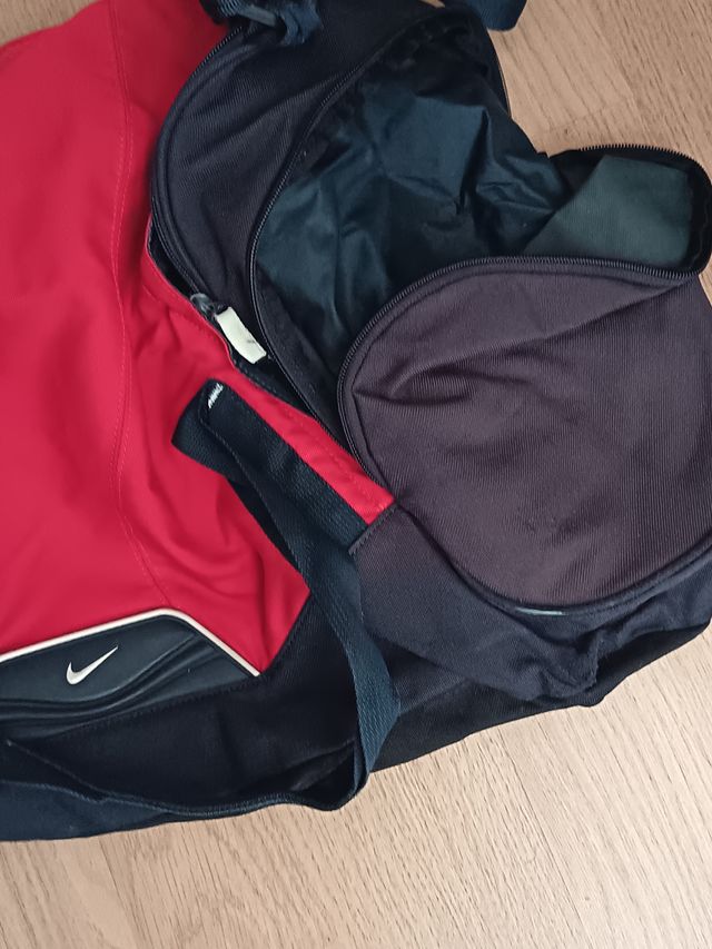 Bolsa deportiva Nike.
