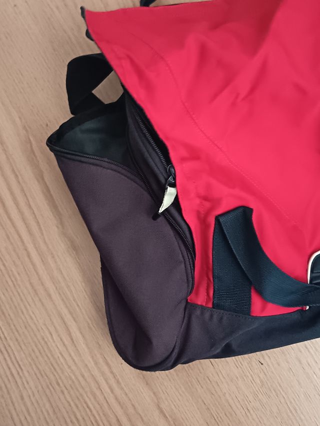 Bolsa deportiva Nike.