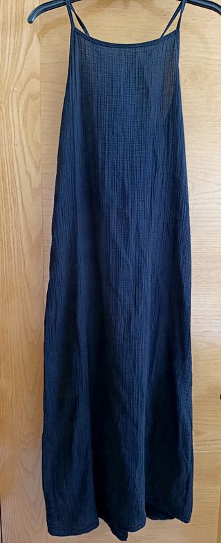 Vestido midi negro tirantes