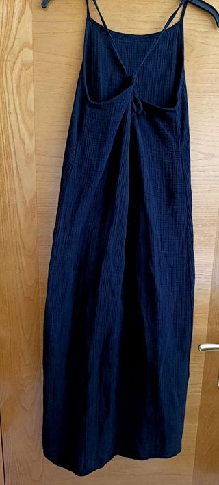 Vestido midi negro tirantes