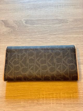 Billetera Calvin Klein Monogram Marrón y Beige