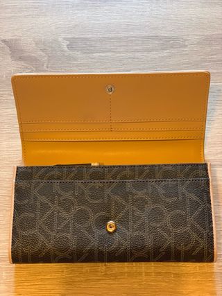 Billetera Calvin Klein Monogram Marrón y Beige