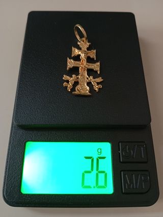 Cruz de Caravaca de oro macizo.