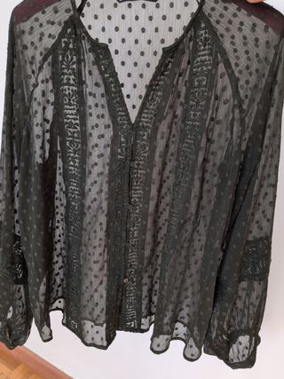 Blusa Zara verde militar, semitransparente lunares