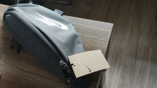 Riñonera Nike Gris