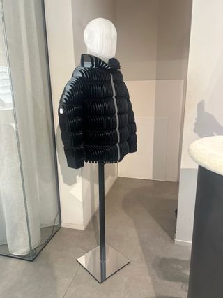 Maniquí Moncler
