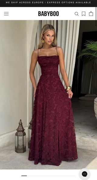 Vestido largo burdeos invitada