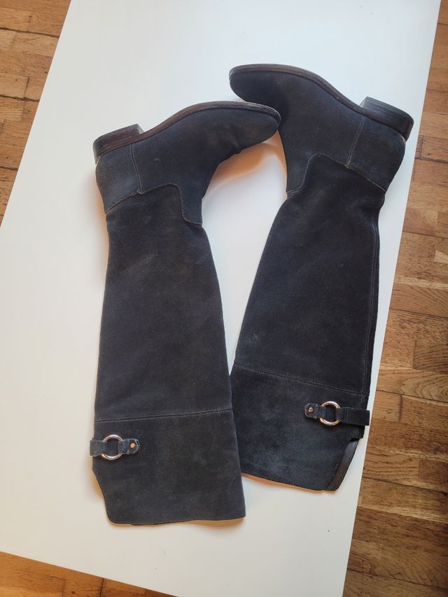 Botas Michael Kors negras con detalles dorados