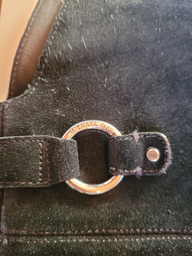 Botas Michael Kors negras con detalles dorados