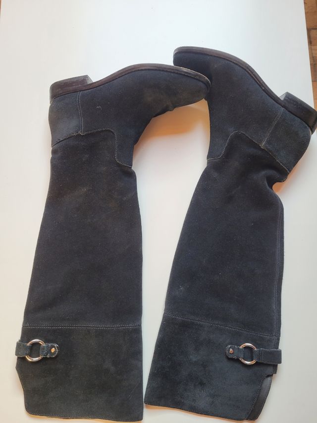 Botas Michael Kors negras con detalles dorados