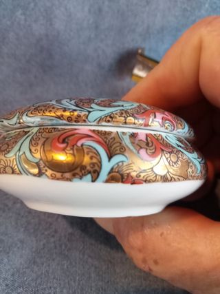 Ciotola con coperchio decorata