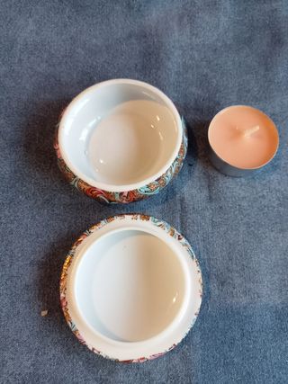 Ciotola con coperchio decorata