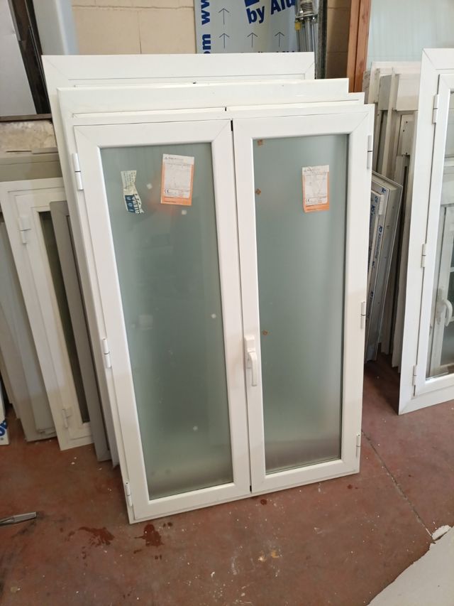Ventana aluminio abatible blanca