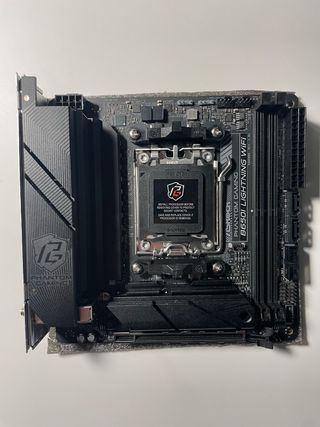 ASRock B650i Phantom Gaming WIFI