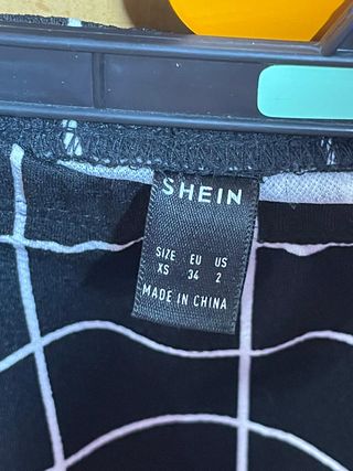 Falda de cuadros minimal chic con detalle lateral