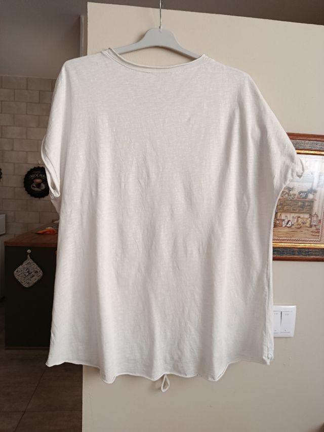 Camiseta larga estampada águila talla XL aprox.