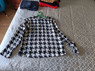 Camisa Mango estampada y vaporosa 
