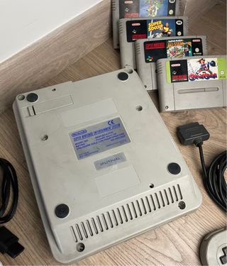 Super Nintendo SNES PAL con 4 giochi + controller 