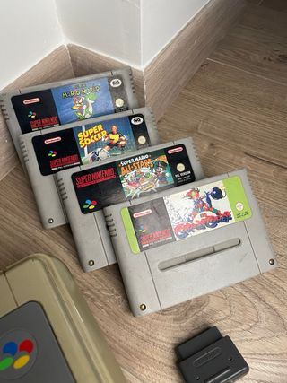 Super Nintendo SNES PAL con 4 giochi + controller 