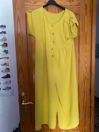 Mono amarillo mujer