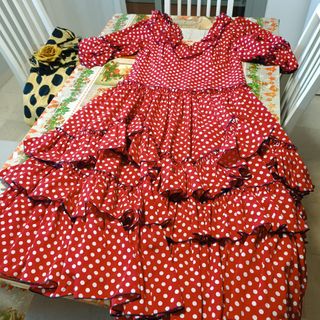 Traje de flamenca rojo con lunares blancos